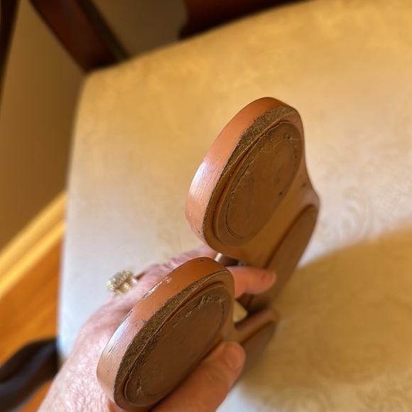 Tory Burch Benton metallic Spark Gold leather sandals - Picture 10 of 14